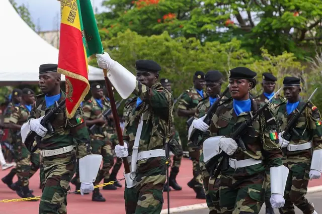 Le caractère républicain de l'armée sénégalaise a toujours été salué pour avoir été une armée garante de l'ordre constitutionnel au Sénégal depuis son accession son indépendance en 1960.