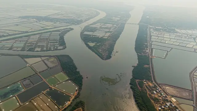 చినగొల్లపాలెం, సముద్రపు కోత , కొల్లేరు, ఉప్పుటేరు