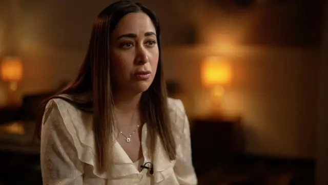 مِی گولان می گوید: «در پنج روز اول، هنوز تروریست هایی در خاک اسرائیل بودند. و صدها، صدها جسد همه جا وجود داشت. جسدهایی که سوخته بود، جسدهایی که ارگانهای آنها خارج شده بود، کاملا سلاخی شده بود.»