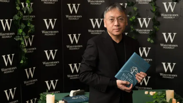 ద బరీడ్ జెయింట్ నవలతో కజువో