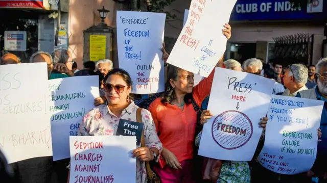 प्रबीर पुरकायस्थ की गिरफ़्तारी के विरोध में प्रदर्शन