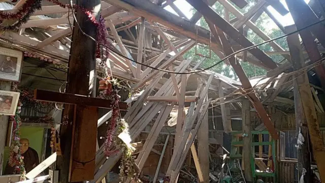 ဒီဇင်ဘာလတုန်းက ကောလင်းမြို့ပေါ် လက်နက်ကြီးကျရောက်ပေါက်ကွဲခဲ့ပြီးနောက်ပျက်စီးနေတဲ့မြင်ကွင်း (ပုံဟောင်း)