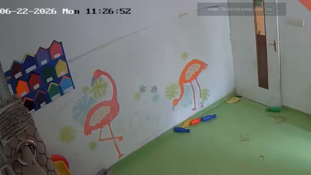 প্রি-স্কুলের এই কক্ষটিতে শিশুদের অনেক খেলনা রয়েছে 