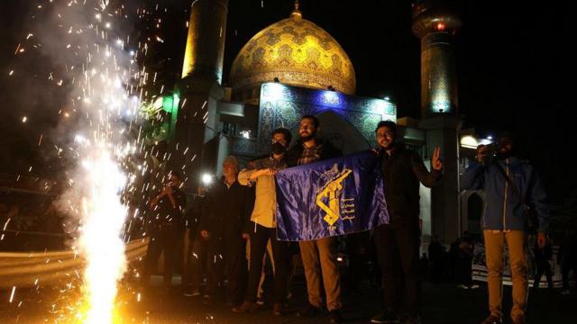ईरान के कई हिस्सों में लोगों ने इसराइल पर हमले का जश्न मनाया