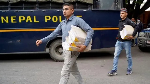 नक्कली शरणार्थी प्रकरणको अनुसन्धानमा संलग्न प्रहरी अधिकारीहरू 