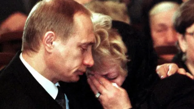 Putin junto com a viúva Lyudmila Narusova