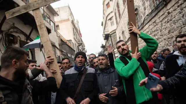 سوزاندن یک درخت کریسمس در سوریه اعتراضاتی را در پی داشت