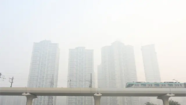 በጭስ ጉም የተሸፈነ የዴልሂ አካባቢ