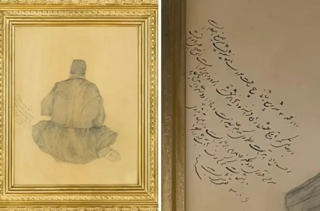 گوشه تصویر ناصرالدین شاه نوشته: روز جمعه ۲ شهر ربیع الثانی نیم ساعت به غروب مانده. شبیه پشت سر صنیع الدوله است در حالی که تاریخ عثمانی را به زبان فرانسه می خواند
