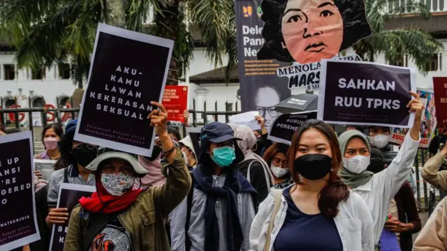 Kelompok perempuan mendesak disahkannya RUU Tindak Pidana Kekerasan Seksual (TPKS).