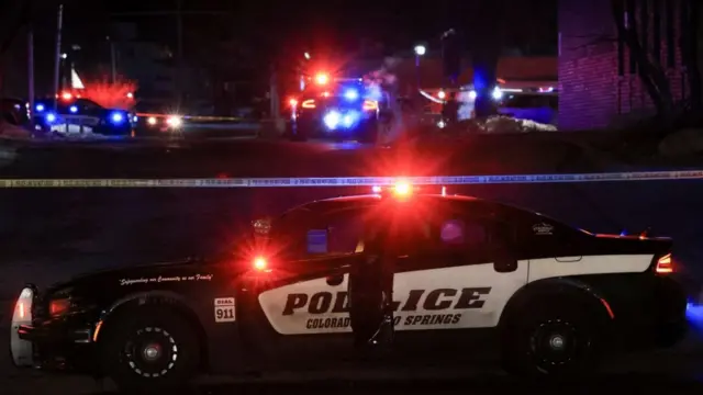 سيارات الشرطة في مكان الحادث