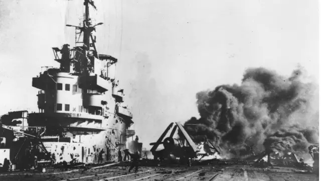 เครื่องบินกามิกาเซโจมตีเรือฝ่ายสัมพันธมิตรในสงครามโลกครั้งที่ 2