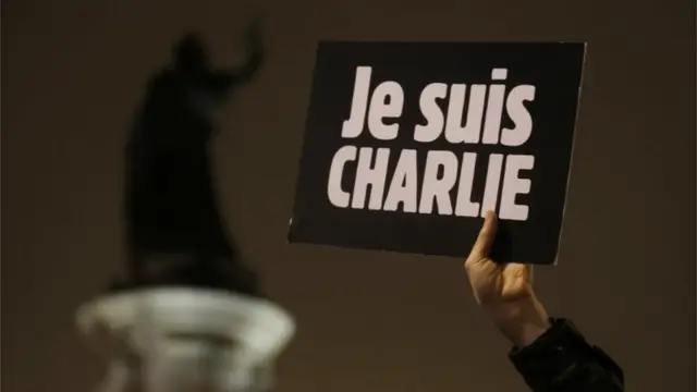 Un cartel que dice "Yo Soy Charlie"