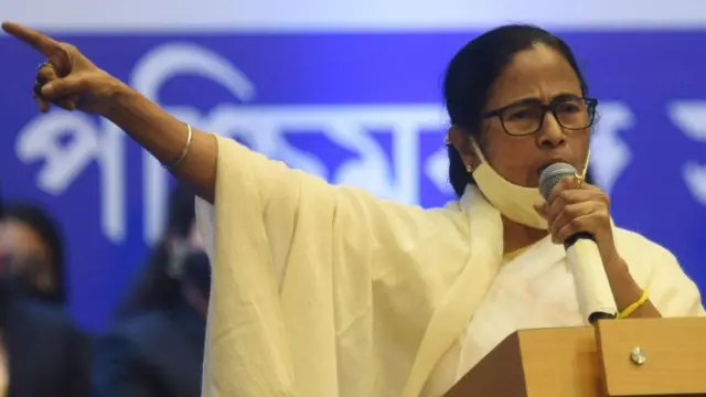 মমতা ব্যানার্জির বক্তব্য : অনুপ্রবেশ ঠেকানোর দায়িত্ব কেন্দ্রীয় সরকারের