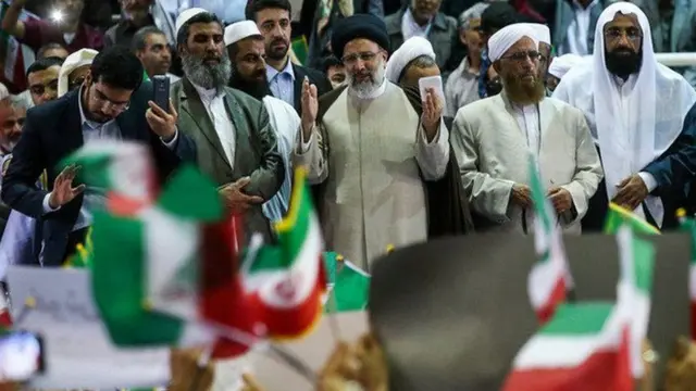 ابراهیم رئیسی در جمع گروهی از حامیان اهل سنت