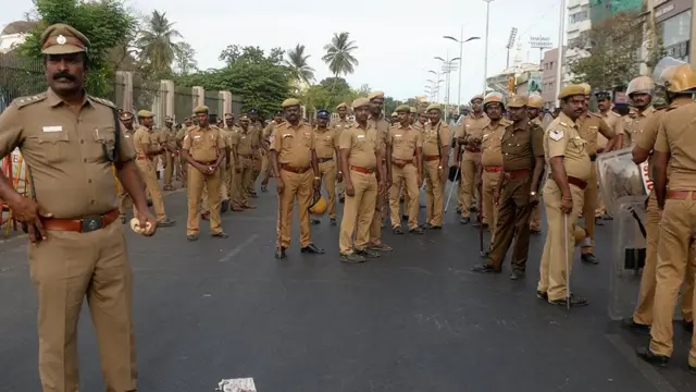 இன்ஃபோசிஸ் நிறுவனம்: 10,000 ஊழியர்களை பணியில் இருந்து நீக்க முடிவு - நடப்பது என்ன?