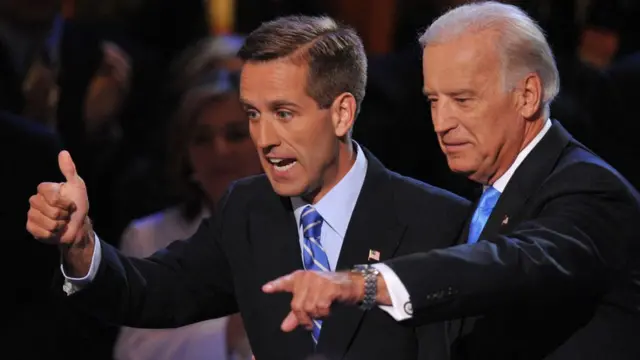 ছেলে বো বাইডেনের সাথে জো বাইডেন ২০০৮ সালে ডেমোক্র্যাটিক পার্টির জাতীয় কনভেনশানে