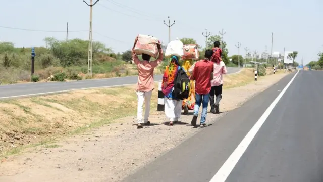 શ્રમિકોની તસવીર