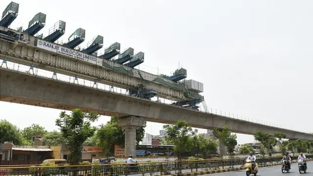 મેટ્રો ટ્રેનની તસવીર