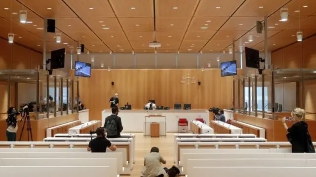 قاعة المحكمة في فرنسا.