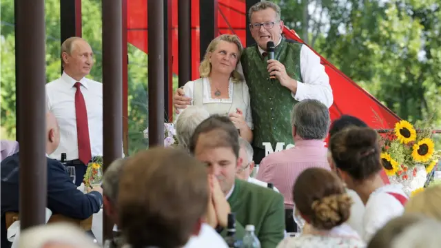 Путин на свадьбе в Австрии