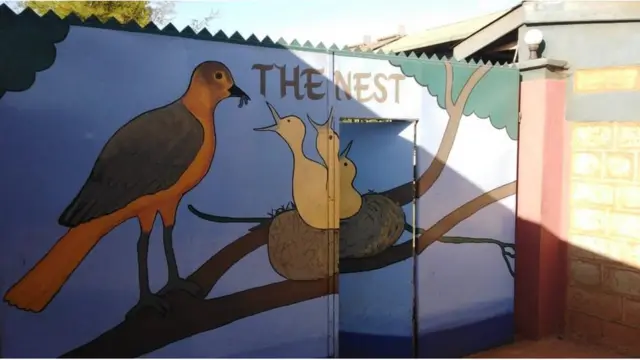Kituo cha kulea watoto kwa jina the Nest hupokea watoto waliotimiza miaka minne kutoka jela ya lang'ata na jela nyengine za wanawake nchini Kenya