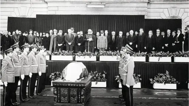 Kovčeg sa telom Josipa Broza u Beogradu, maj 1980. godine