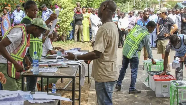 Awọn eeyan to n dibo