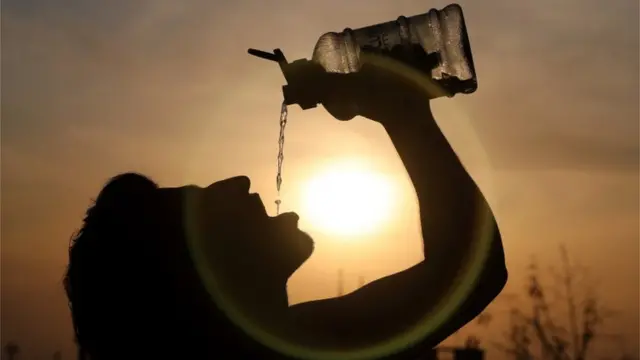 Onye na aṅụ mmiri