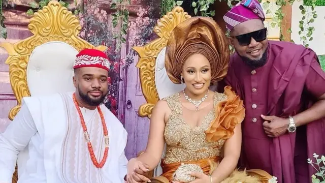 Uche mba, Nwunye ya na AY