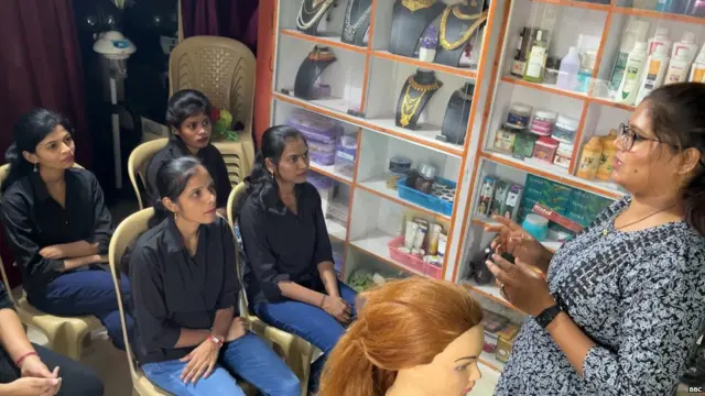 प्रीती जाधव या आता अकॅडमी चालवतात.