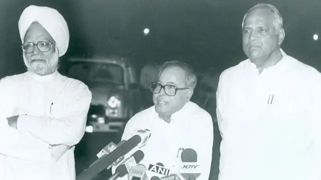 મનમોહન સિંહ અને પ્રણબ મુખર્જી સાથે શરદ પવાર