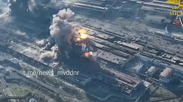 সম্প্রতি অনলাইনে প্রকাশিত এক ভিডিওতে আজভস্টাল কারখানাটিতে অনেকগুলো বিস্ফোরণ ঘটতে দেখা যায়।