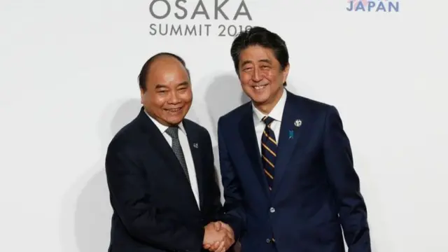 Thủ tướng Phúc và Thủ tướng Abe tại Hội nghị G20 vào năm 2019