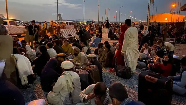 ጣሊባን ንካቡል ምስተቖጻጸረ ካብ ሃገር ክወጽኡ ዝጽበዩ ዜጋታት ኣፍጋን