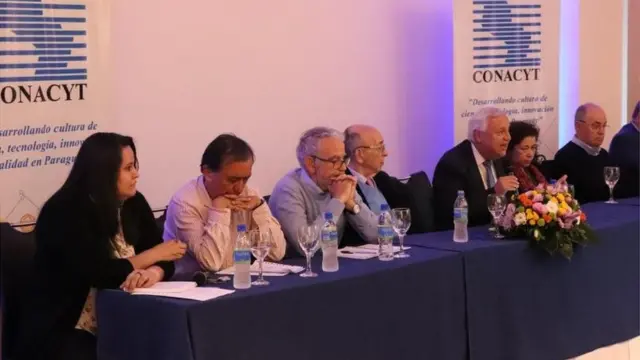 Investigadores y funcionarios del Conacyt