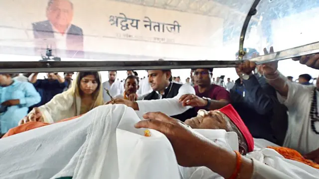 अखिलेश यादव