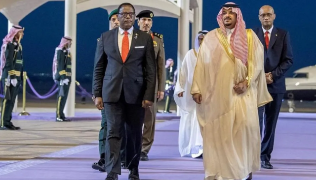 Le président du Malawi, Lazarus Chakwera, s'est rendu en Arabie saoudite en novembre, peu avant de cesser tout voyage à l'étranger