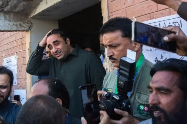 आसिफ अली जरदारी ने पीपुल्स पार्टी की ओर से बिलावल भुट्टो जरदारी को प्रधानमंत्री बनाने का फैसला किया है