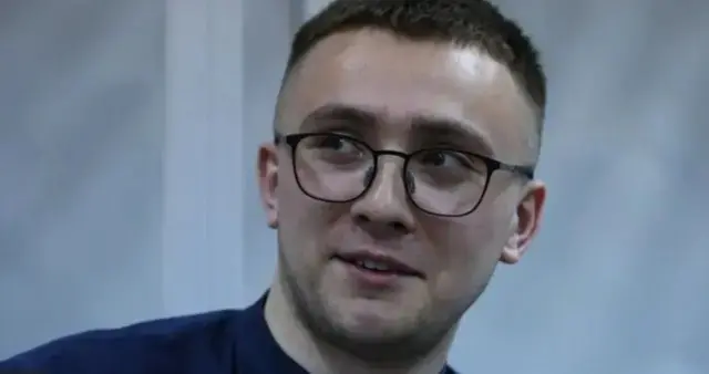 Сергій Стерненко в окулярах і синій футболці