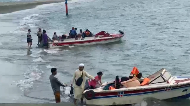 গত দুইদিনে সেন্ট মার্টিন থেকে প্রায় দুই হাজার মানুষ টেকনাফ চলে গেছে, বলছেন স্থানীয়রা 