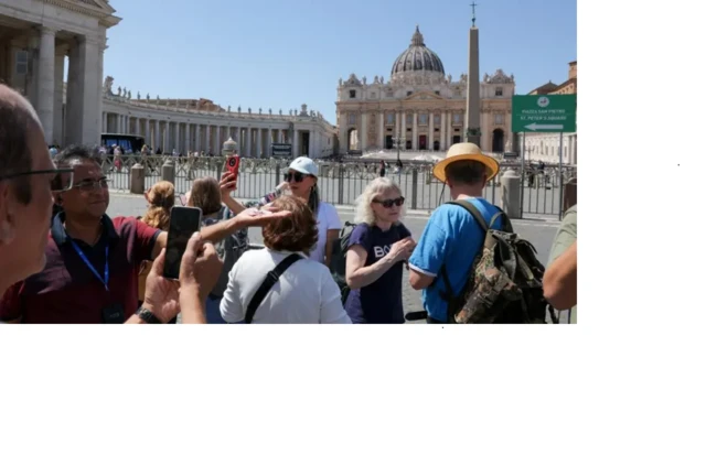 Awọn eeyan kora wọn jọ lati bu ọla ikẹyin Pope Francis