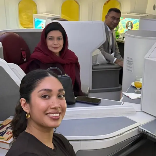 দেশে ফেরার জন্য গত ২৫শে ডিসেম্বর বাবা মায়ের সাথে বিমানে ওঠে এই ছবিটি ফেসবুকে প্রকাশ করেছিলেন জাইমা রহমান