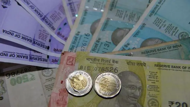 रुपया घसरल्याने काय फरक पडतो?