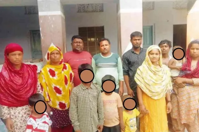 আটক অবস্থায় ভারতীয় বাংলাভাষী পরিযায়ী শ্রমিকরা - বিবিসির নীতি অনুযায়ী শিশুদের মুখ ঢেকে দেওয়া হয়েছে