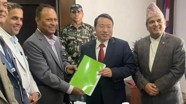 कर प्रणाली सुधारसम्बन्धी एउटा उच्चस्तरीय समितिले करिब एक महिनाअघि अर्थमन्त्रीलाई बुझाएको प्रतिवेदन सरकारले हालसम्म सार्वजनिक गरेको छैन