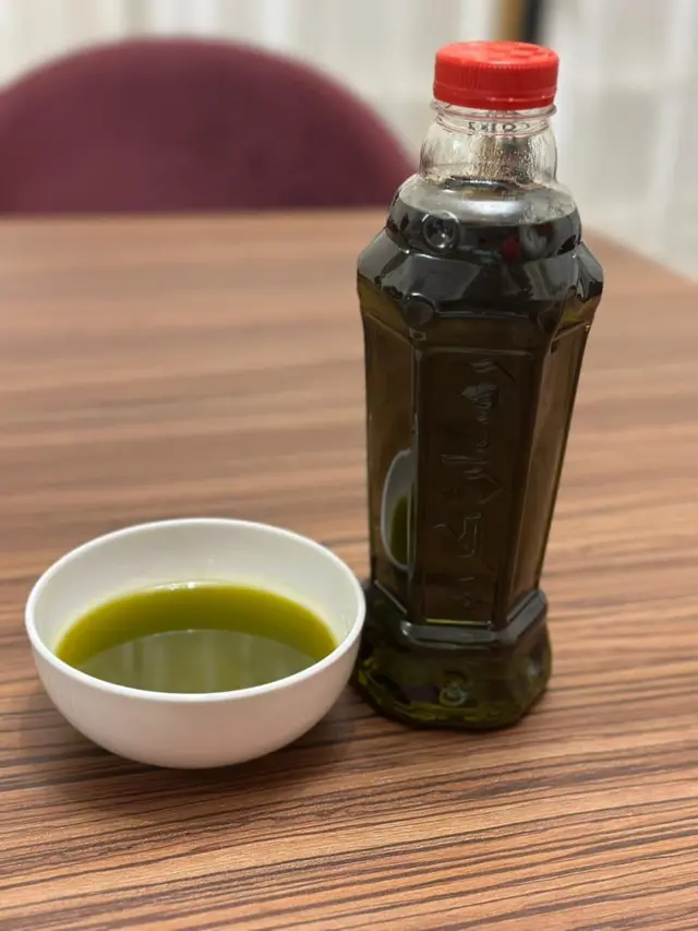 زيت الزيتون الفلسطيني يباع في القاهرة 