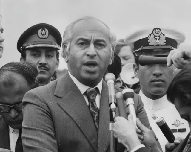 وزیراعلیٰ معراج خالد، جو ایک نہایت زیرک سیاسی رہنما اور بھٹو کے دوست بھی تھے،