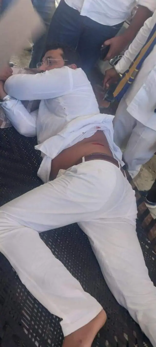 फ़ायरिंग में घायल चंद्रशेखर आज़ाद 