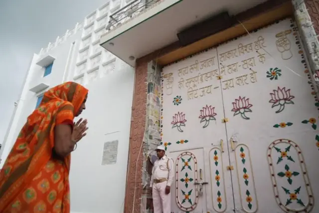 હાથરસ દુર્ઘટના, નાસભાગ, સૂરજપાલ જાટવ ભોલેબાબા, ઉત્તર પ્રદેશ, બીબીસી ગુજરાતી